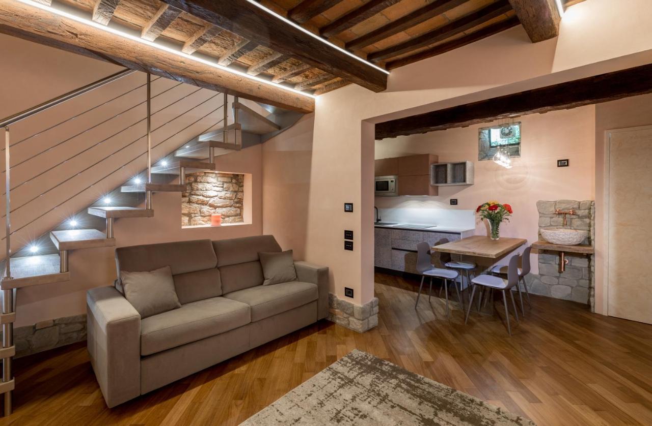 B&B Luxury Apartment Suite Gubbio 2 Camere E Divano Letto Luaran gambar