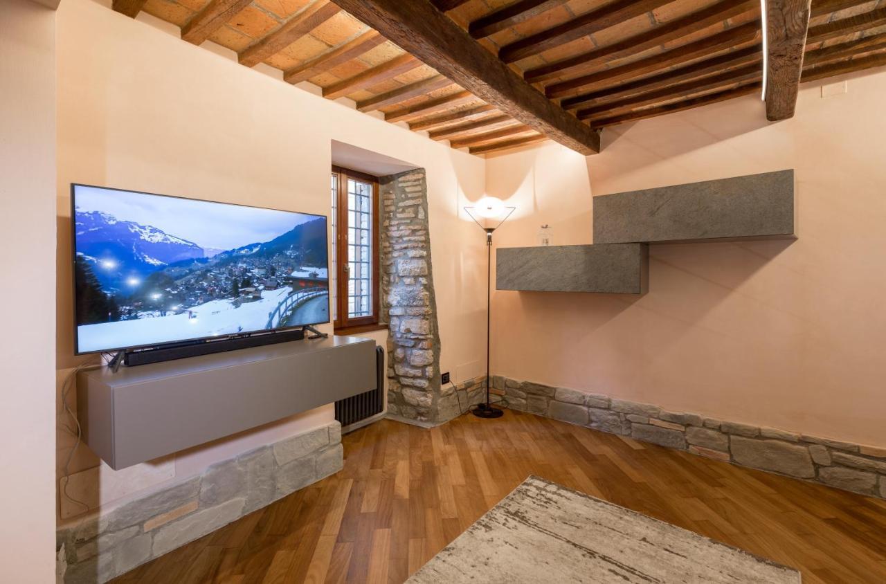 B&B Luxury Apartment Suite Gubbio 2 Camere E Divano Letto Luaran gambar