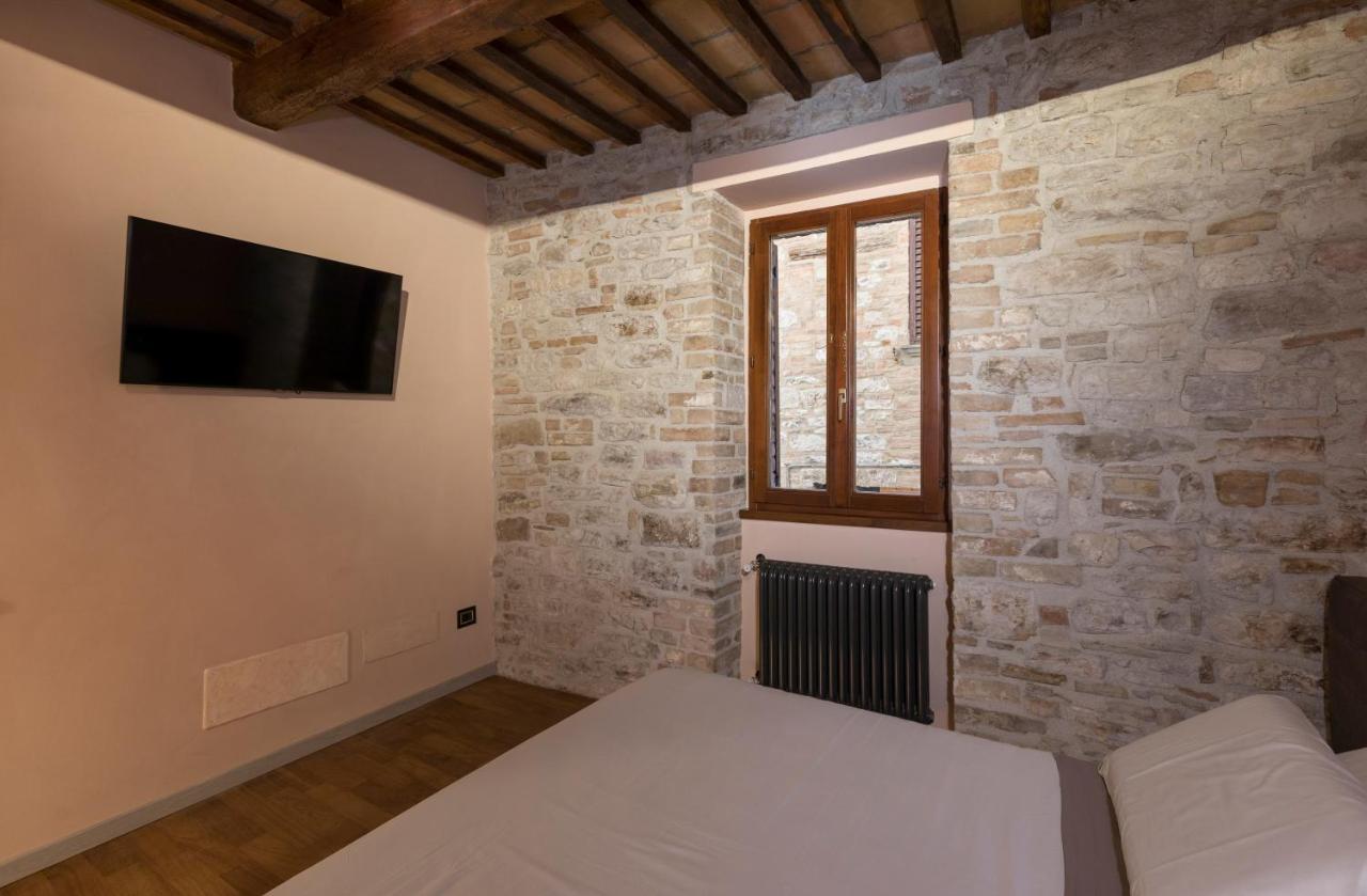 B&B Luxury Apartment Suite Gubbio 2 Camere E Divano Letto Luaran gambar