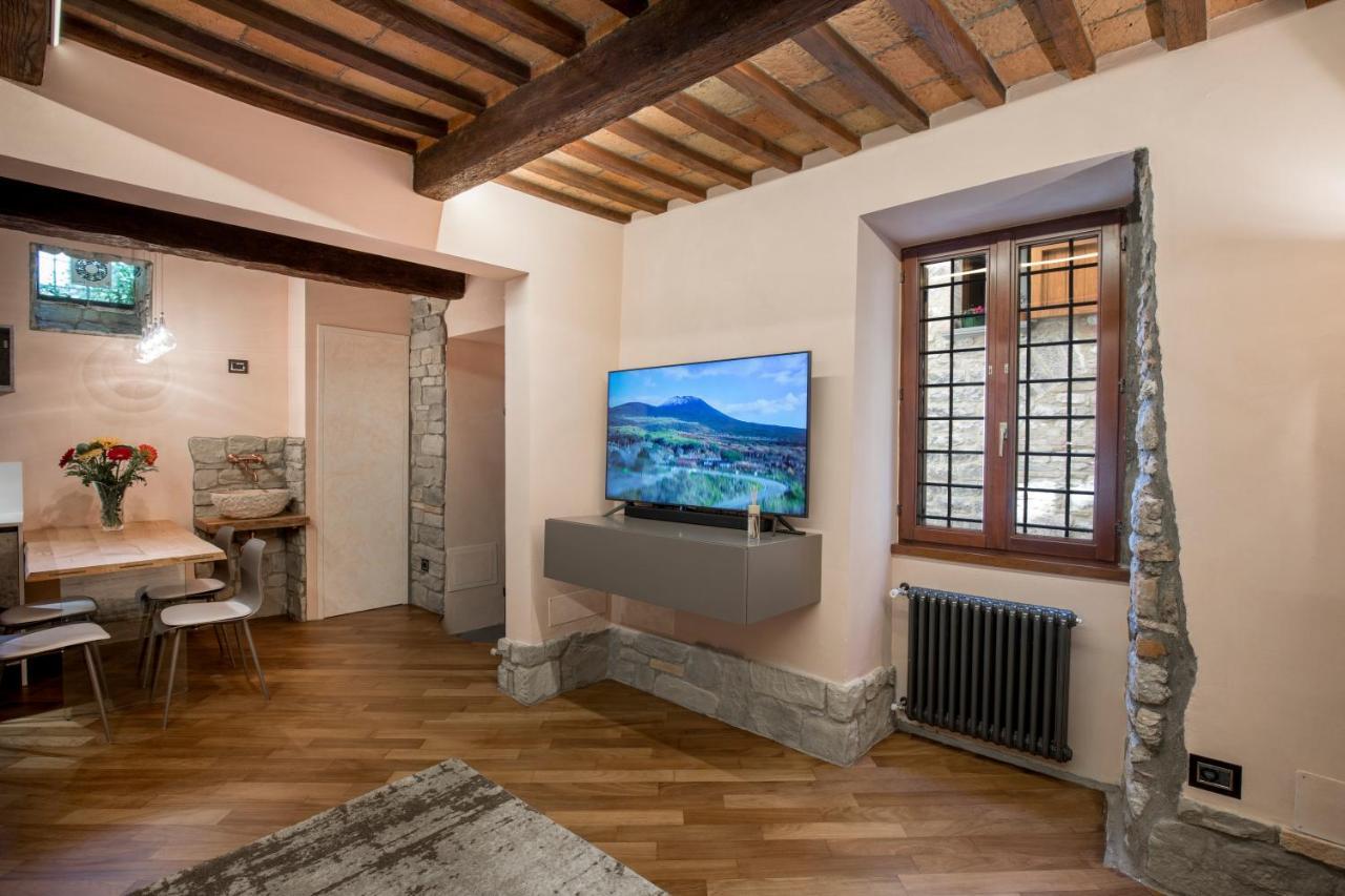 B&B Luxury Apartment Suite Gubbio 2 Camere E Divano Letto Luaran gambar